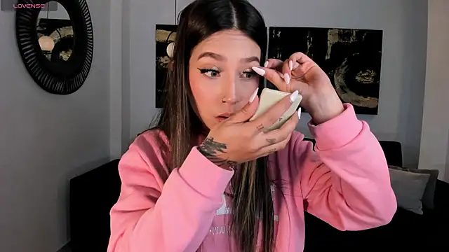 TaraLawrence online show from 09/26/25, 03:10