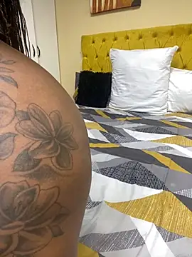 Snapshot of BeautyAuroa chatting on 09/08/25, 06:29 BeautyAuroa online show from 09/08/25, 06:29