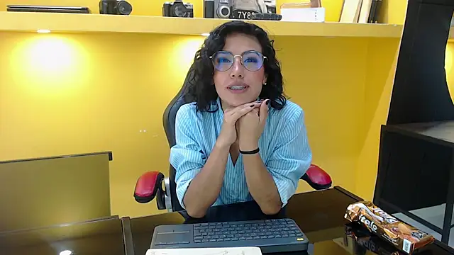 Snapshot of LeeThompson_ chatting on 12/19/24, 08:23 LeeThompson online show from 12/19/24, 08:23