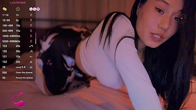 Snapshot of kimmy_chi_ chatting on 10/13/25, 06:19 kimmy chi online show from 10/13/25, 06:19