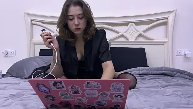 misswishh  online show from 12/17/24, 07:48