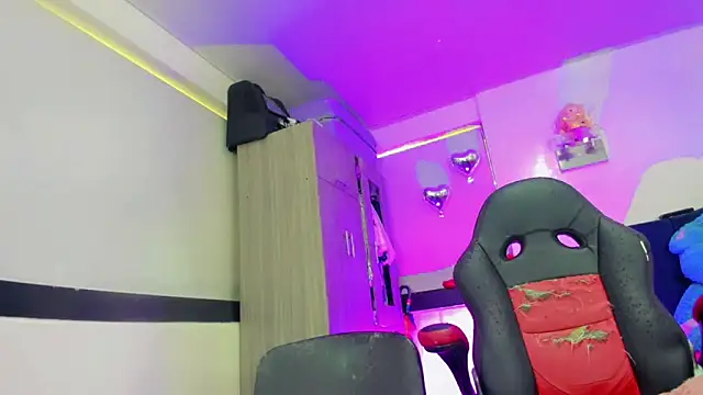 Hellen moons   online show from 03/28/26, 07:13