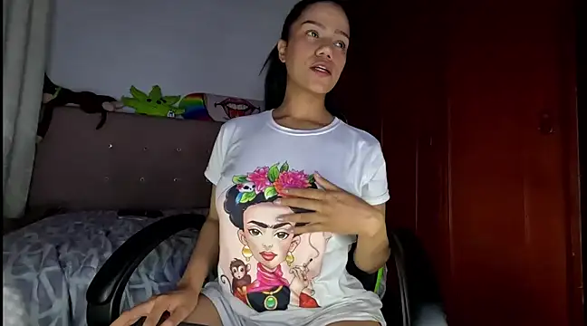 Snapshot of Ale_xandra chatting on 02/27/25, 12:54 Ale xandra online show from 02/27/25, 12:54