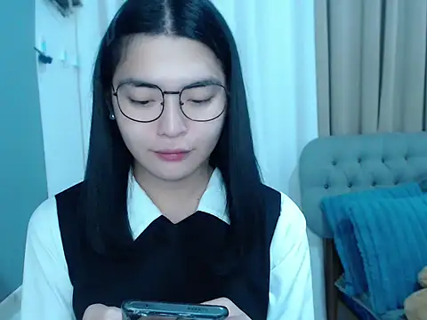 zhaviahale21 online show from 10/12/25, 03:27
