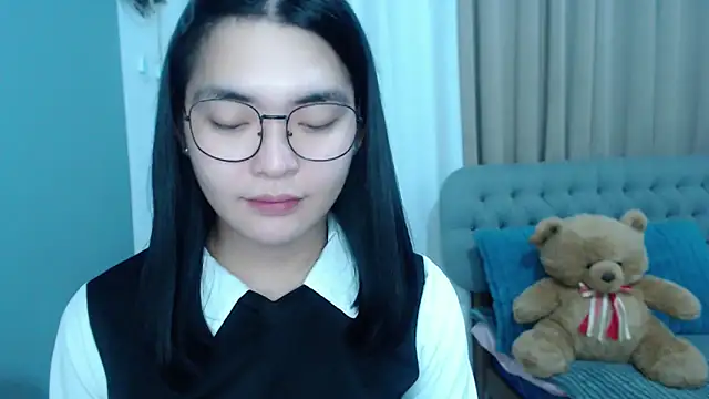 zhaviahale21 online show from 10/15/25, 03:17