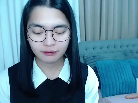 Snapshot of zhaviahale21 chatting on 11/05/25, 10:37 zhaviahale21 online show from 11/05/25, 10:37
