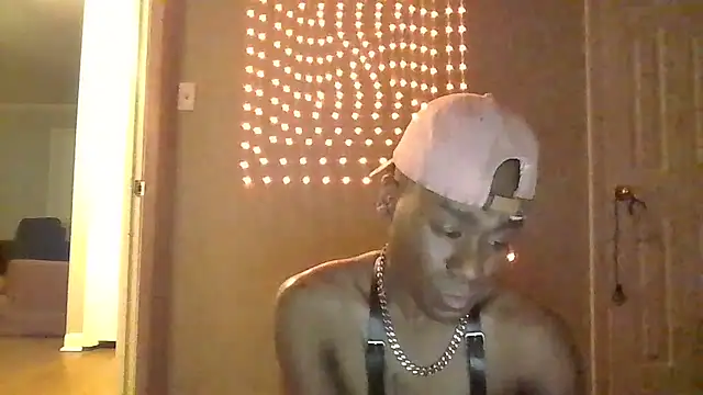 Snapshot of PETER-RABIT chatting on 12/12/24, 11:36 PETER-RABIT online show from 12/12/24, 11:36