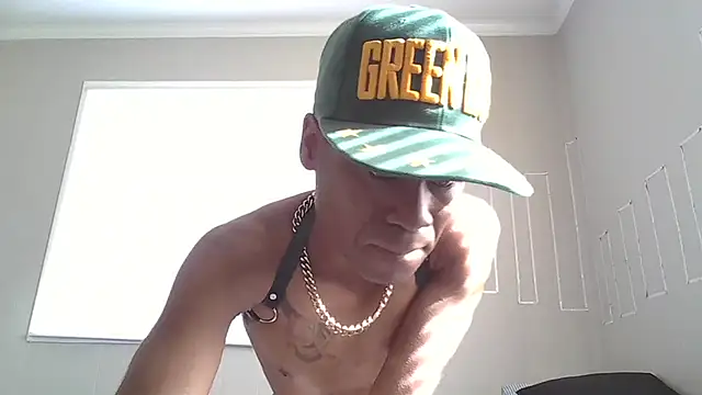 Snapshot of PETER-RABIT chatting on 12/14/24, 05:47 PETER-RABIT online show from 12/14/24, 05:47