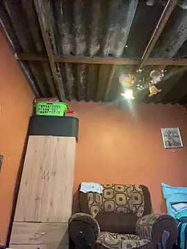 Snapshot of skyfall200 chatting on 10/09/25, 05:05 skyfall200 online show from 10/09/25, 05:05