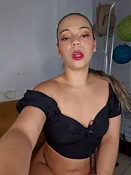 Snapshot of Antonella2_m chatting on 01/09/25, 06:04 Antonella2 m online show from 01/09/25, 06:04