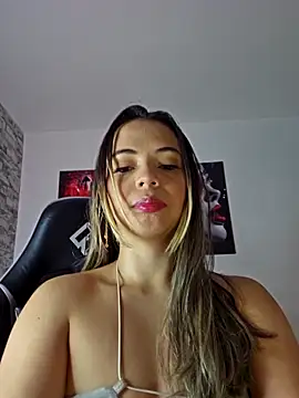 Snapshot of Antonella2_m chatting on 09/15/25, 05:02 Antonella2 m online show from 09/15/25, 05:02