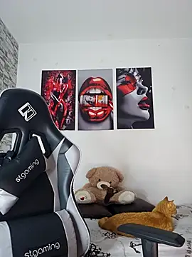 Snapshot of Antonella2_m chatting on 11/18/25, 05:06 Antonella2 m online show from 11/18/25, 05:06