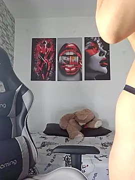 Snapshot of Antonella2_m chatting on 02/02/26, 01:10 Antonella2 m online show from 02/02/26, 01:10