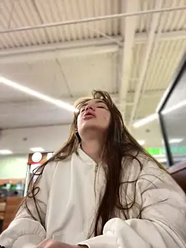 Holly Molii online show from 12/07/24, 08:22