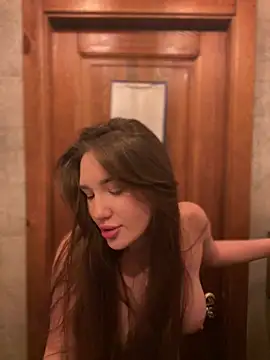 Holly Molii online show from 12/13/24, 08:09