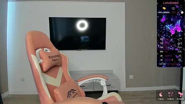 Holly Molii online show from 09/19/25, 02:24