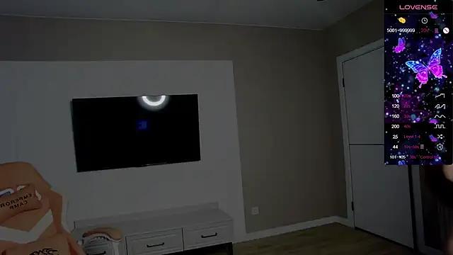 Holly Molii online show from 10/25/25, 02:30