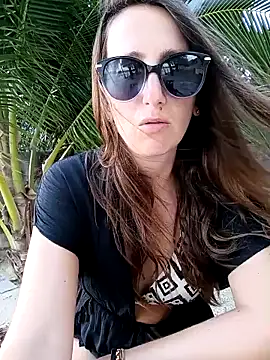 Snapshot of Alexvit2616 chatting on 02/04/25, 11:05 Alexvit2616 online show from 02/04/25, 11:05