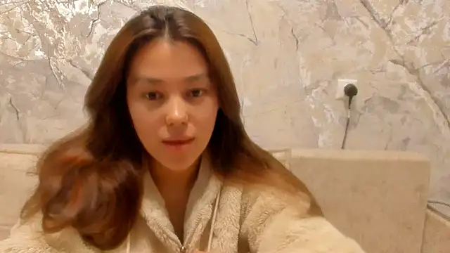 Snapshot of LunaXmii chatting on 04/21/26, 10:45 LunaXmii online show from 04/21/26, 10:45
