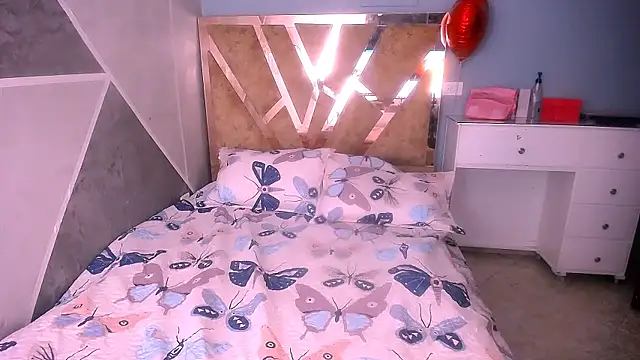 hannamour online show from 10/09/25, 10:19