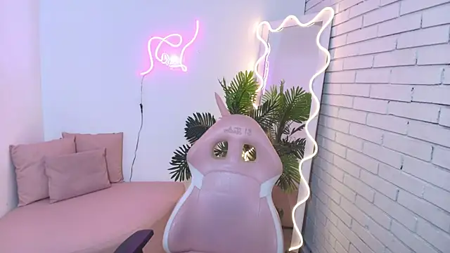 Snapshot of hina_tay chatting on 12/06/24, 04:14 hina tay online show from 12/06/24, 04:14