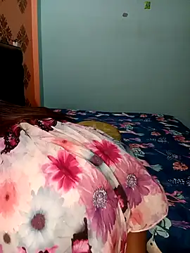 poojaji690 online show from 12/18/24, 10:08