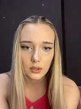 Snapshot of Alisa_Rise chatting on 12/28/24, 08:25 Alisa Rise online show from 12/28/24, 08:25