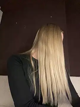 Snapshot of Alisa_Rise chatting on 02/14/25, 05:36 Alisa Rise online show from 02/14/25, 05:36