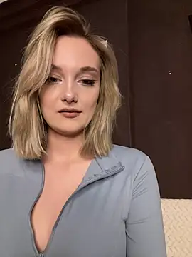 Snapshot of Alisa_Rise chatting on 03/21/25, 10:06 Alisa Rise online show from 03/21/25, 10:06