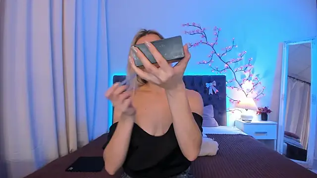 KateOwyns online show from 03/26/26, 01:49