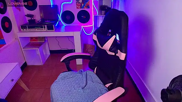 hannaa jhoonson online show from 03/08/25, 04:23