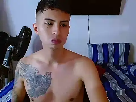 Snapshot of Velk_hot chatting on 07/06/26, 12:35 Velk hot online show from 07/06/26, 12:35