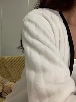 Snapshot of Aimeil chatting on 12/15/24, 03:20 Aimeil online show from 12/15/24, 03:20