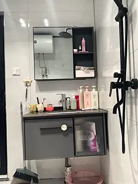 Snapshot of Aimeil chatting on 01/18/25, 12:57 Aimeil online show from 01/18/25, 12:57