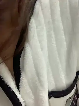 Snapshot of Aimeil chatting on 03/09/25, 02:29 Aimeil online show from 03/09/25, 02:29