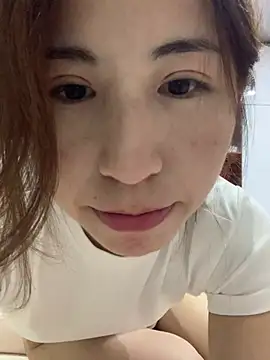 Snapshot of Aimeil chatting on 03/11/25, 03:45 Aimeil online show from 03/11/25, 03:45