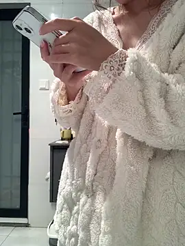 Snapshot of Aimeil chatting on 03/12/25, 04:46 Aimeil online show from 03/12/25, 04:46