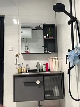 Snapshot of Aimeil chatting on 03/13/25, 04:34 Aimeil online show from 03/13/25, 04:34