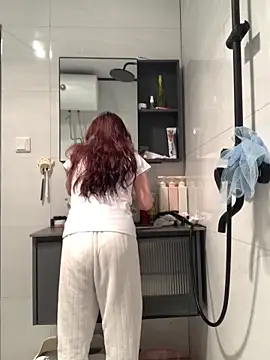 Snapshot of Aimeil chatting on 03/16/25, 01:17 Aimeil online show from 03/16/25, 01:17