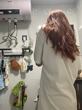 Snapshot of Aimeil chatting on 09/29/25, 03:28 Aimeil online show from 09/29/25, 03:28