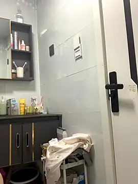 Snapshot of Aimeil chatting on 10/09/25, 02:04 Aimeil online show from 10/09/25, 02:04