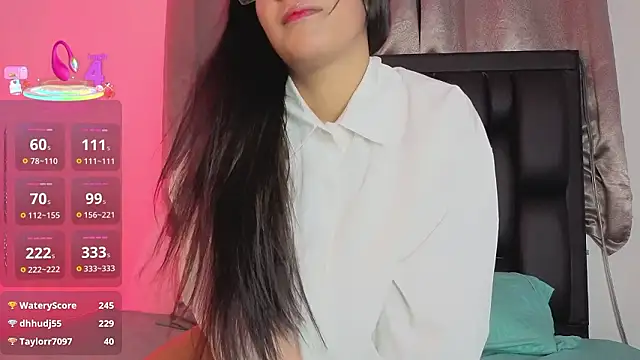 LuciaMoretti  online show from 02/15/26, 03:36