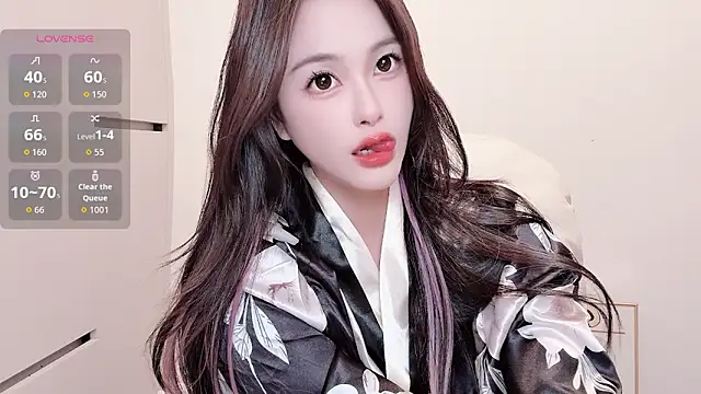 Neyllar online show from 10/27/25, 11:03