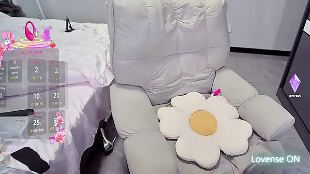 Snapshot of Feifei-cn chatting on 10/12/25, 02:49 Feifei-cn online show from 10/12/25, 02:49