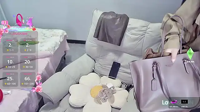 Snapshot of Feifei-cn chatting on 10/20/25, 12:22 Feifei-cn online show from 10/20/25, 12:22