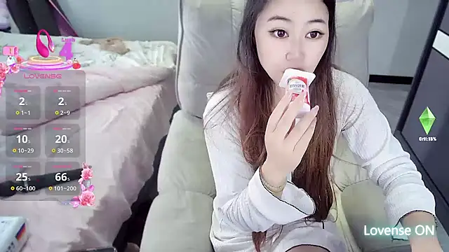 Snapshot of Feifei-cn chatting on 10/26/25, 01:55 Feifei-cn online show from 10/26/25, 01:55