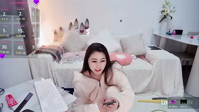 Snapshot of Feifei-cn chatting on 11/18/25, 02:32 Feifei-cn online show from 11/18/25, 02:32