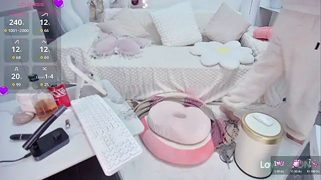 Snapshot of Feifei-cn chatting on 11/23/25, 01:38 Feifei-cn online show from 11/23/25, 01:38