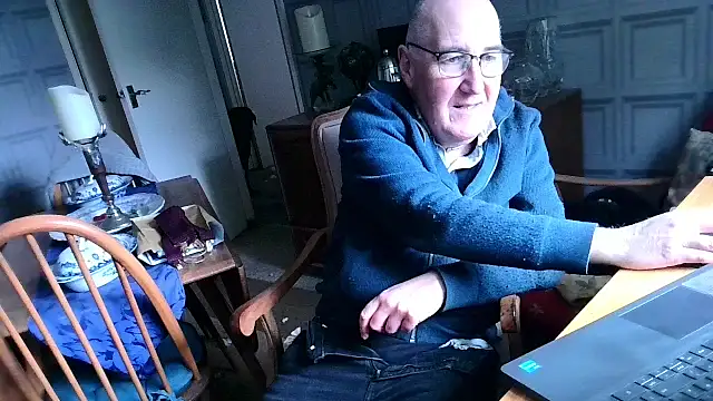 Adamdaddybear online show from 02/10/25, 01:22