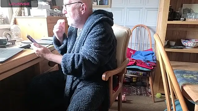 Adamdaddybear online show from 09/19/25, 07:21